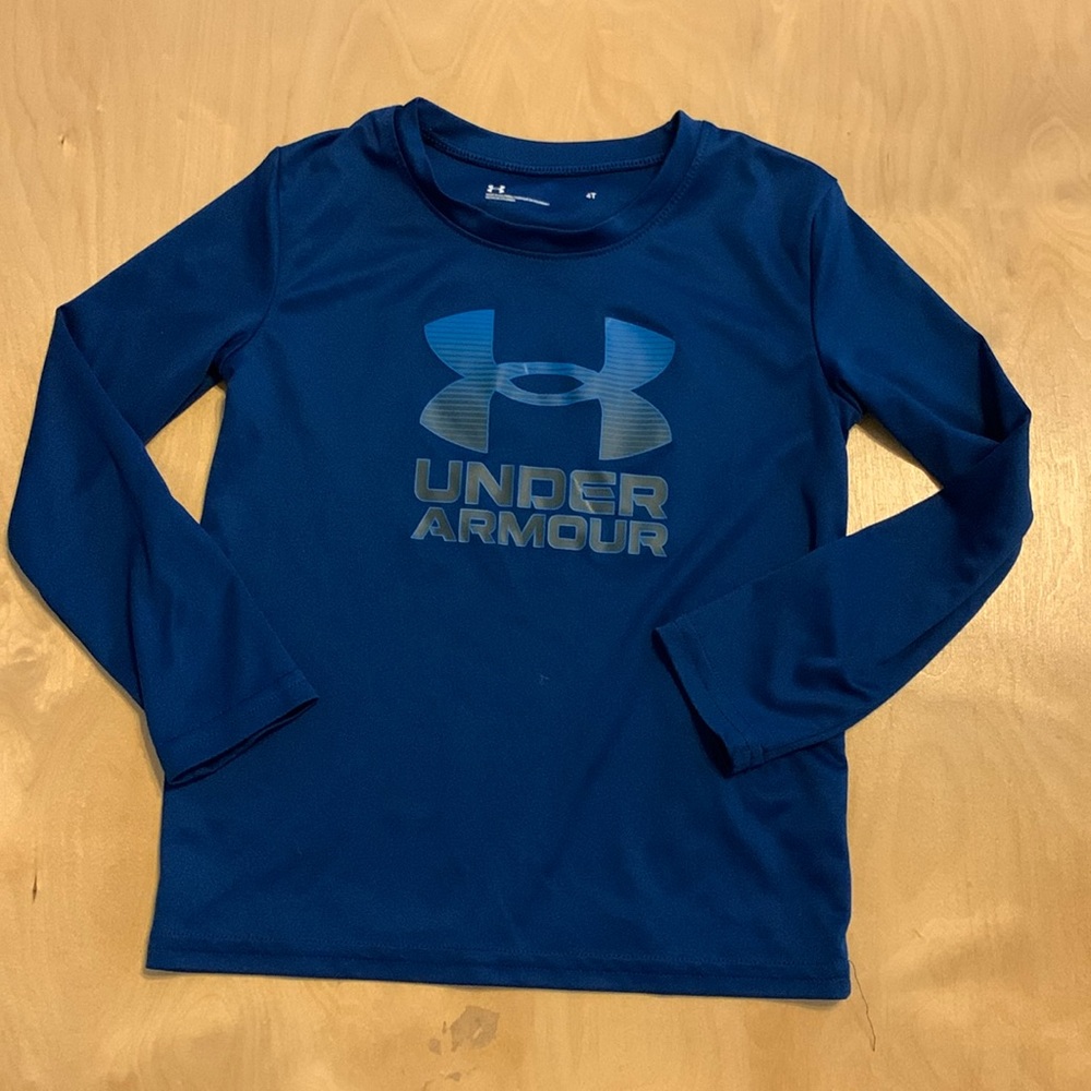 4T UA shirt.